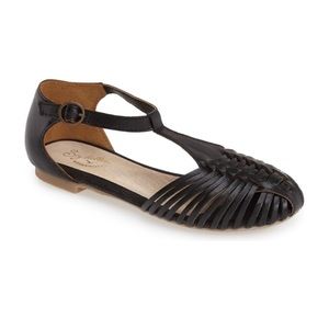 Black huarache sandals!